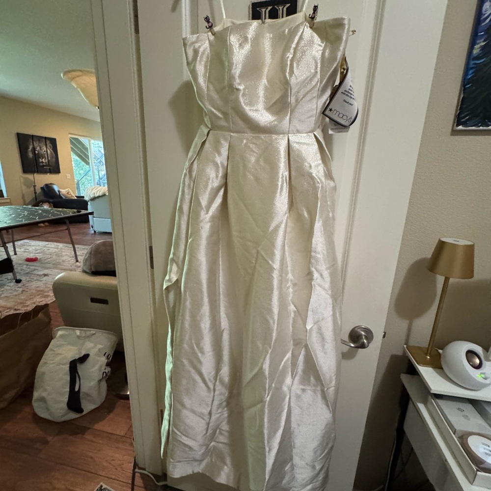 Elegant Cream Strapless Gown